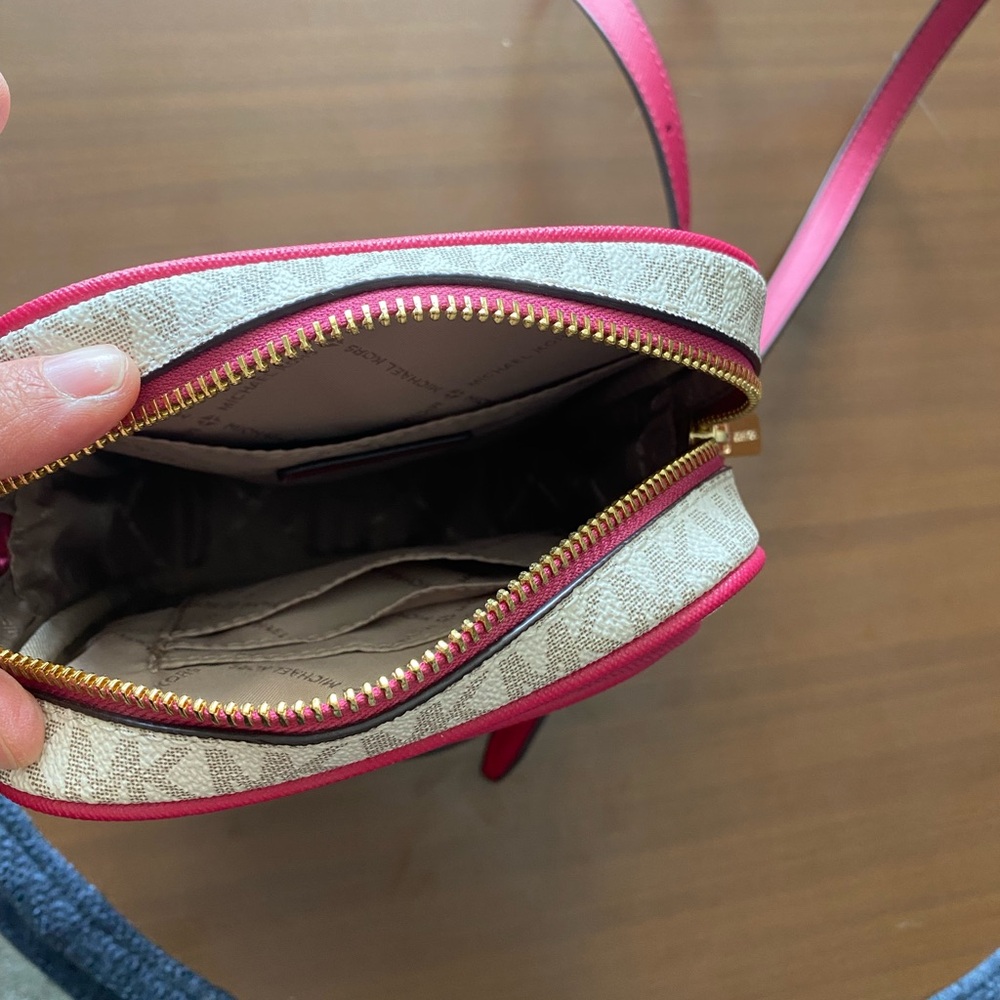 Michael Kors Cream & Pink Logo Crossbody Bag – Jet Set Small Camera Style - Picture 6 of 9